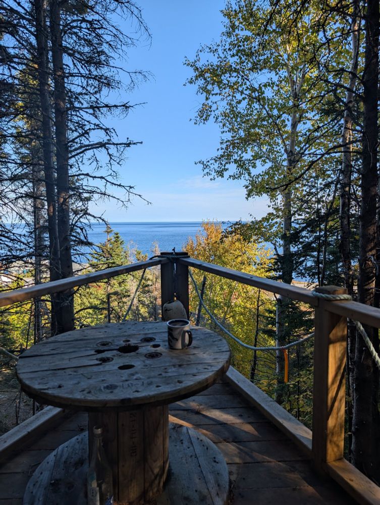 Sur la proue de mon petit bateau en ce 28 septembre 2025. Bonne journée.