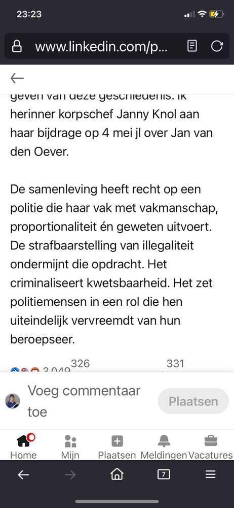 23:23
8 www.linkedin.com/p...
•Bll
yeven van uese yescmneuenis.ik
herinner korpschef Janny Knol aan
haar bijdrage op 4 mei jl over Jan van
den Oever.
De samenleving heeft recht op een
politie die haar vak met vakmanschap,
proportionaliteit én geweten uitvoert.
De strafbaarstelling van illegaliteit
ondermijnt die opdracht. Het
criminaliseert kwetsbaarheid. Het zet
politiemensen in een rol die hen
uiteindelijk vervreemdt van hun
beroepseer.

