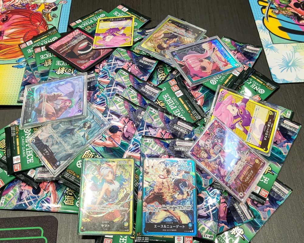 ワンピースカード
各リーダーと景品のパック
私は緑黄ヤマトと青エース&ニューゲート（手前の二枚）を扱いました