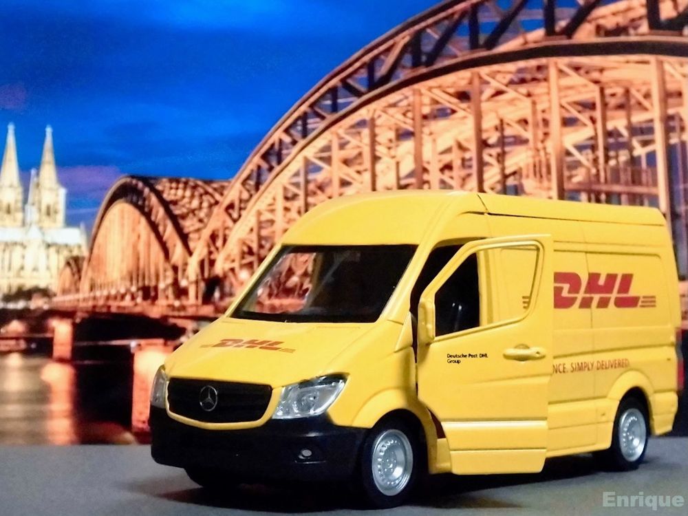 DHL Benz Truck (RMZ City 1:36)