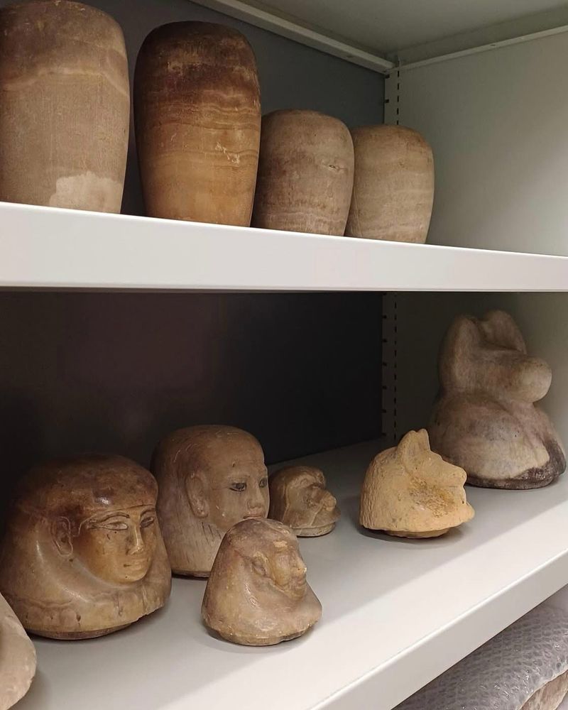 Ensemble de vases canopes