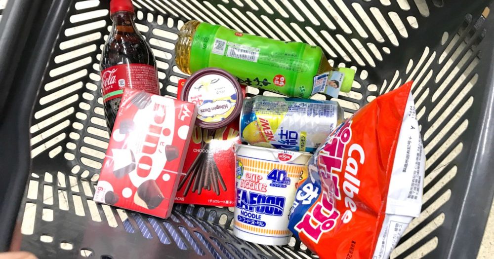 【値上げ検証2024】スーパーとコンビニで「去年と全く同じもの」を買ったら価格差はいくらになるのか → 恐怖で震えた