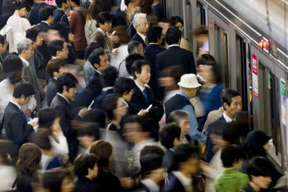 「おいおい、自分が良ければそれでいいのかよ！」電車で見かける、自己中の厄介オジサンのマナー違反はなくならないのか？