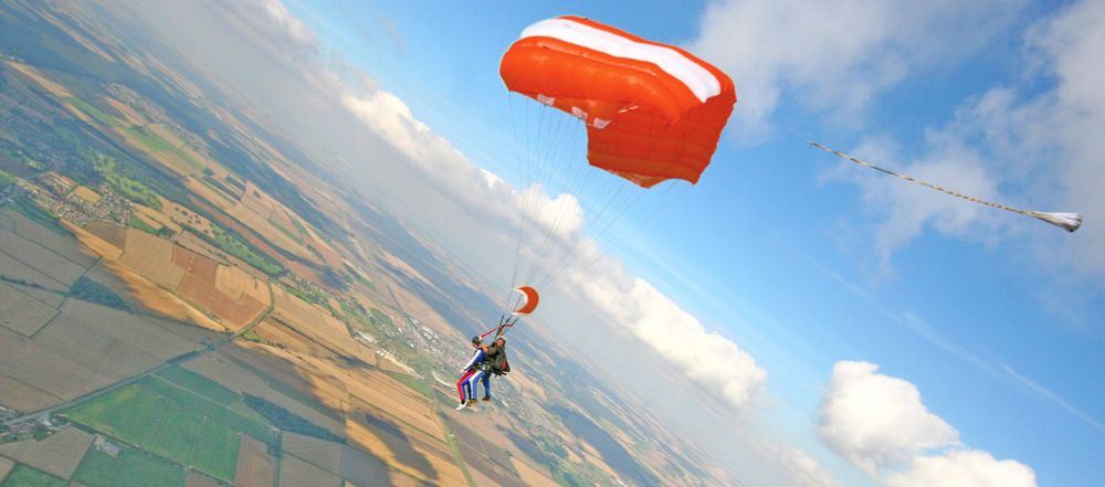 Tandem parachute in the UK
