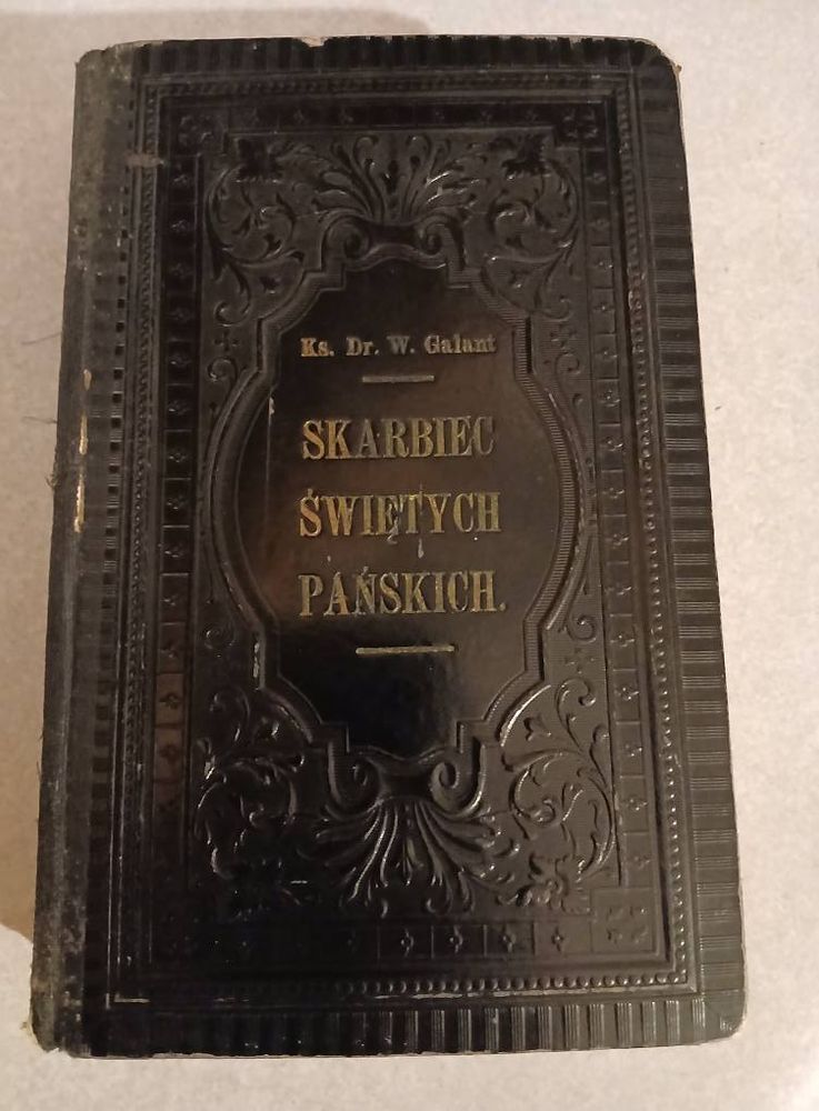 Black embossed cover of Skarbiec Swietych Panskich. 