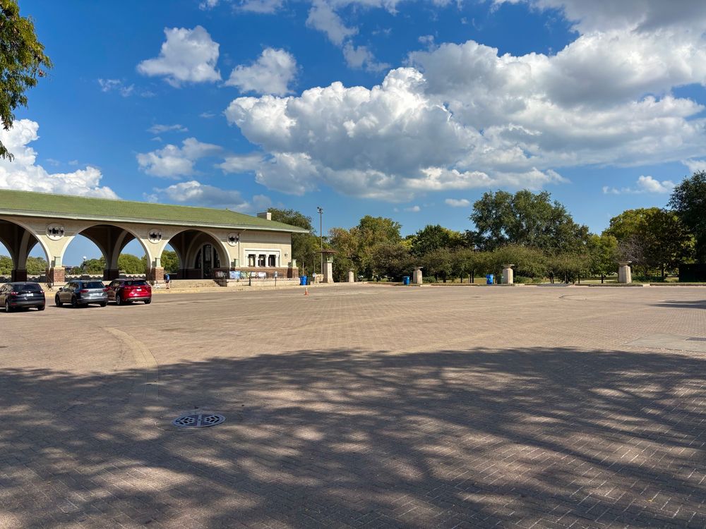 A modern photo of the Humboldt Park boathouse parking lot