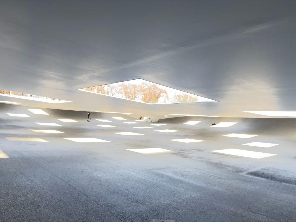 神奈川工科大学 KAIT広場 