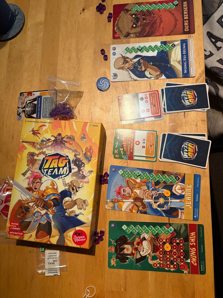 Photo d'une partie du jeu de carte Tag Team