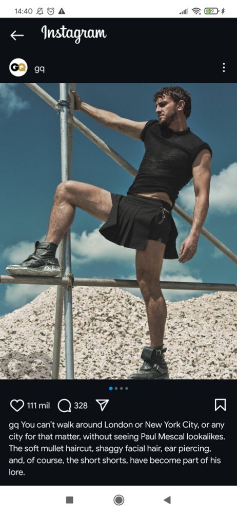 print do Instagram da GQ com foto do paul mescal usando uma camiseta colada e uma sainha pretas, extremamente putífero