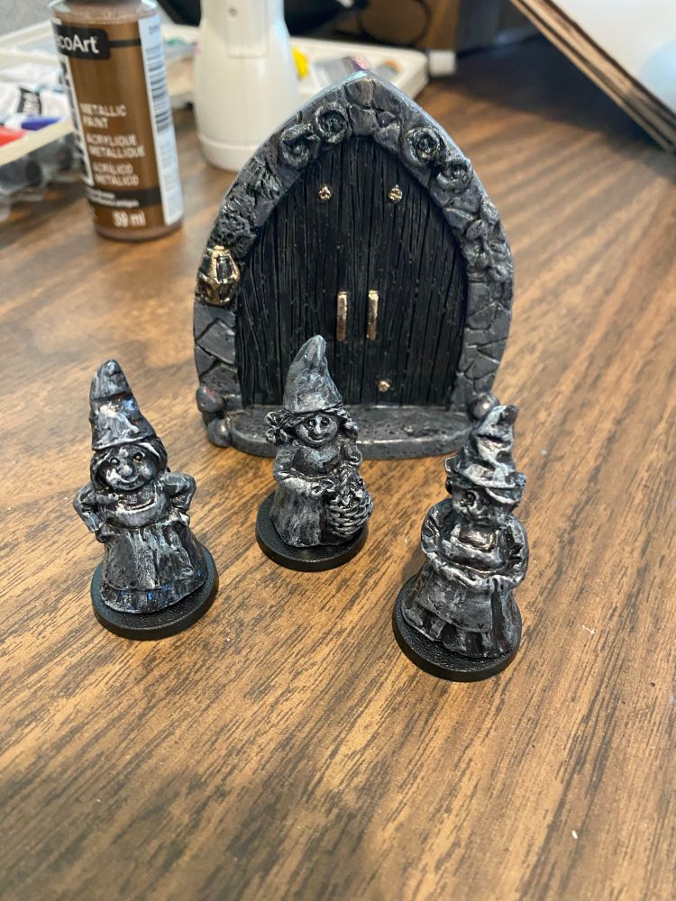 The same figurines, painted to look like stone statues. The door is repainted to be scary and gothic