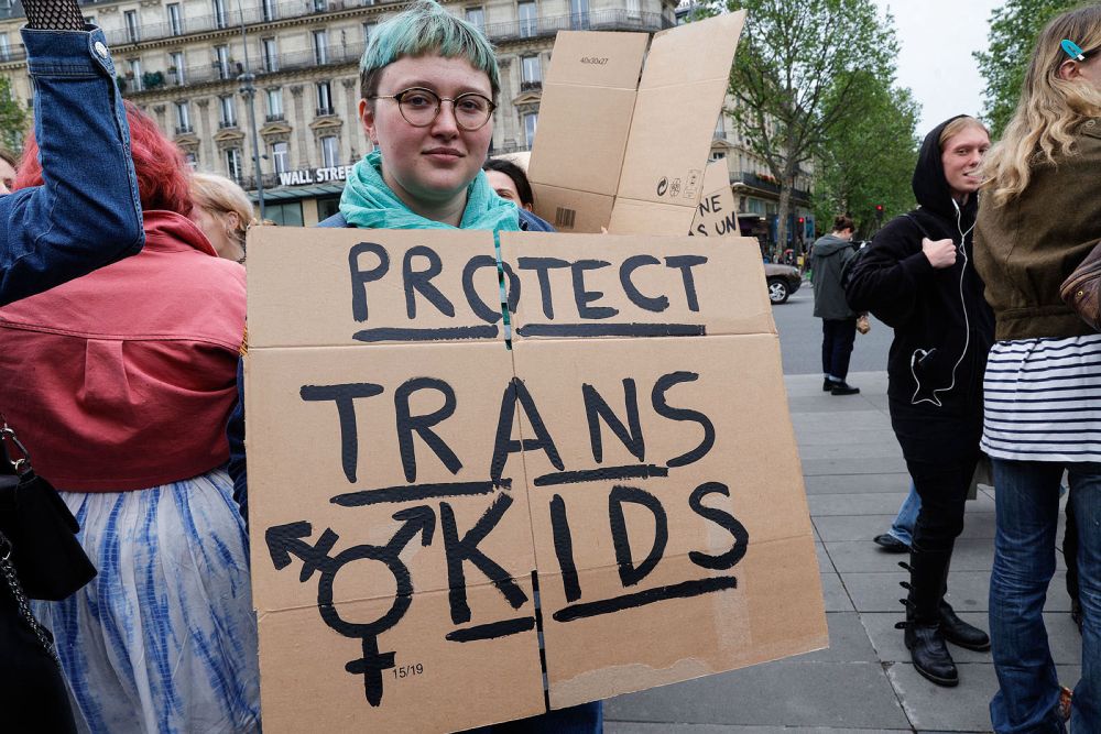 « Nous, psychologues, professeur·es et étudiant·es en psychologie, refusons que notre discipline soit instrumentalisée à des fins transphobes »