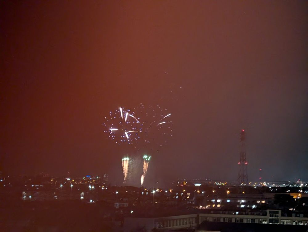 ベランダから見える葛飾区花火大会の花火の動画