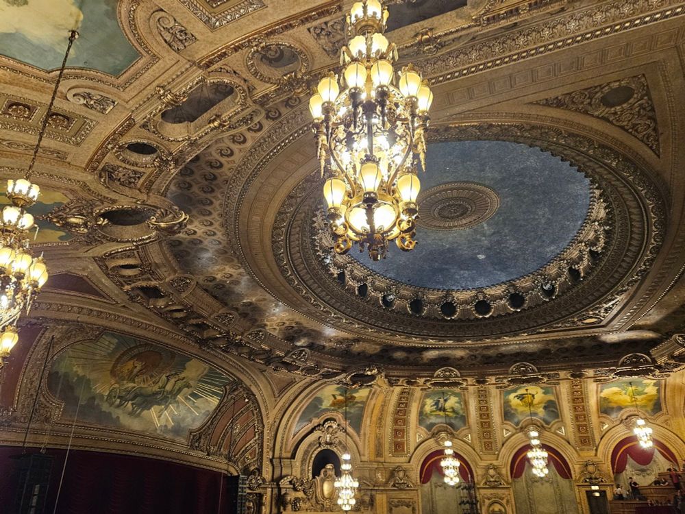 Chandelier and dome at the Chicago Theatre.