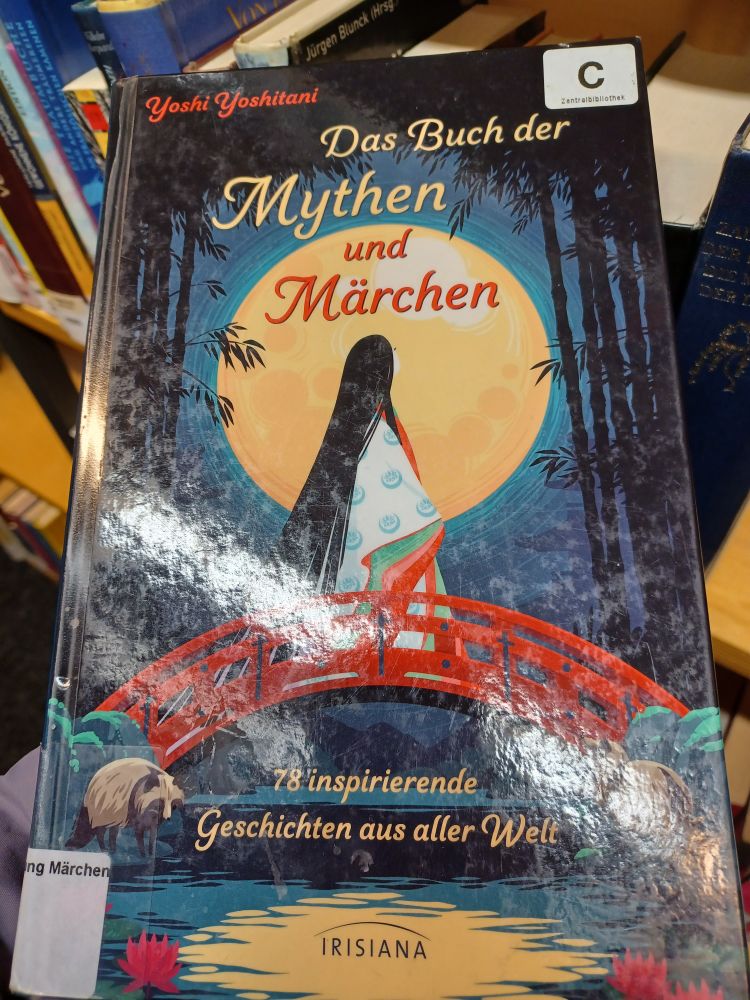 Picture of a library copy of Yoshi Yoshitani's "Das Buch der Mythen und Märchen", the German Version of "Beneath the Moon".