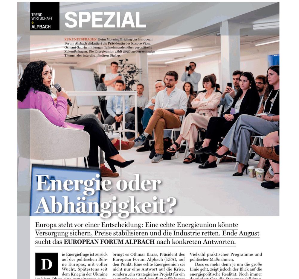 Bildausschnitt der ersten Seite des Artikels "Energie oder Abhängigkei" aus dem Wirtschaftsmagazin Trend mit einem großflächigen Foto einers Vortrags vom Europen Forum Alpbach. Lead unter dem Titel: Europa steht vor einer Entscheidung: Eine echte Energieunion könnte Versorgung sichern, Preise stabilisieren und die Industrie retten. Ende August sucht das European Forum Alpbach nach konkreten Antworten. 