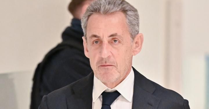 Nicolas Sarkozy qui tire la gueule 
