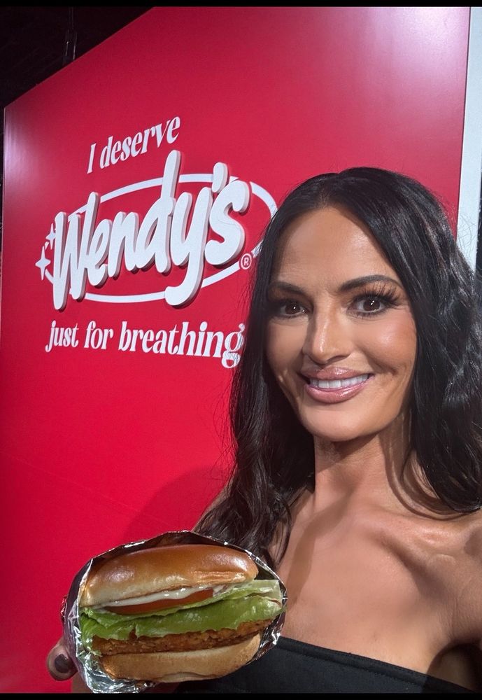 Lisa Barlow, modern ambassador of New York via Draper