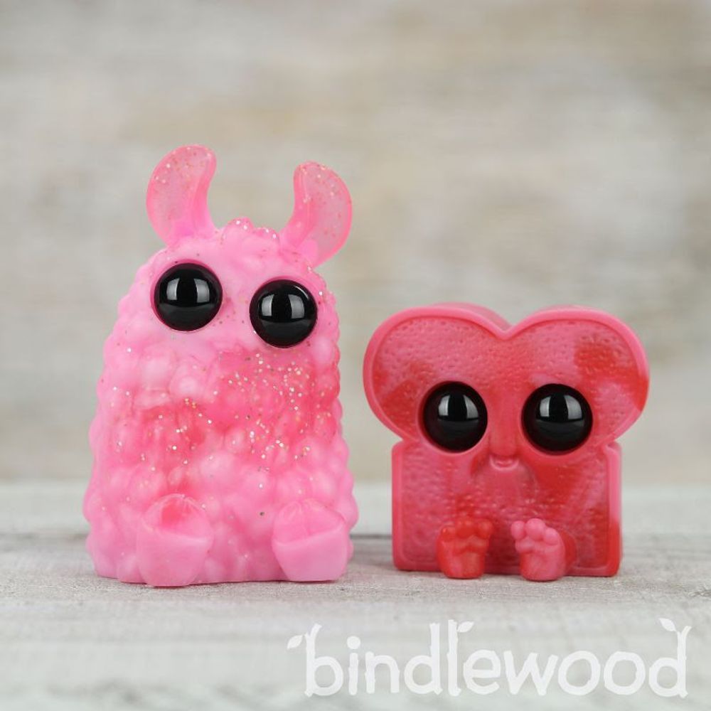 PomPom & Toastboy "Valentine's Day" edition resin figure from Bindlewood!