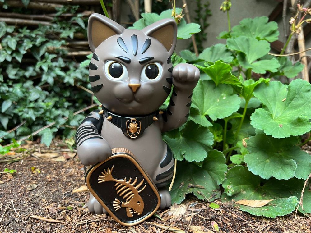 CYBERNEKO Lucky Cat "EARL GREY" edition vinyl figure from Henry Chebaane!