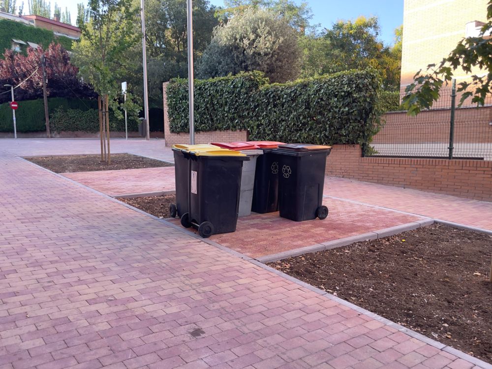 Cubos de basura in the middle of the Street (Madrid)