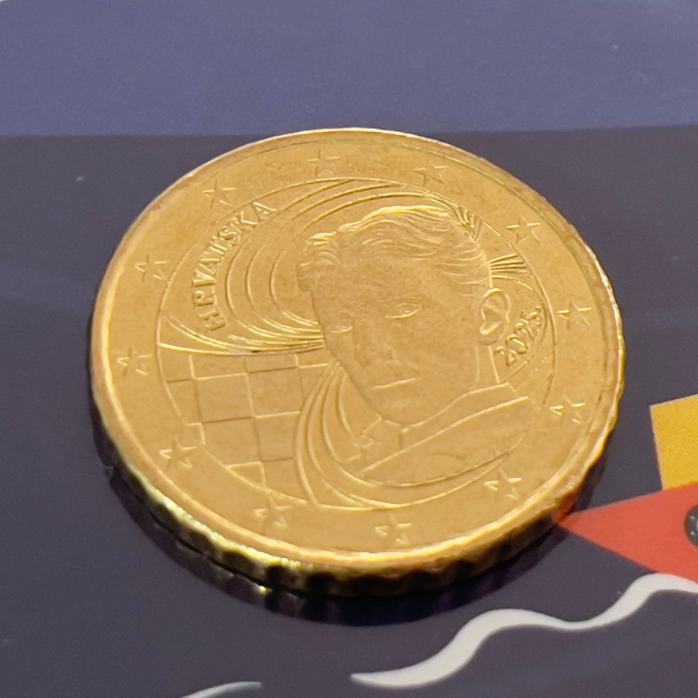 Moneda croata de 10 céntimos de euro, con Nikola Tesla en el anverso