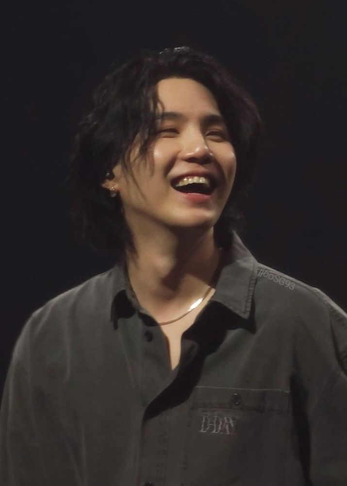 Yoongi smiling happy 