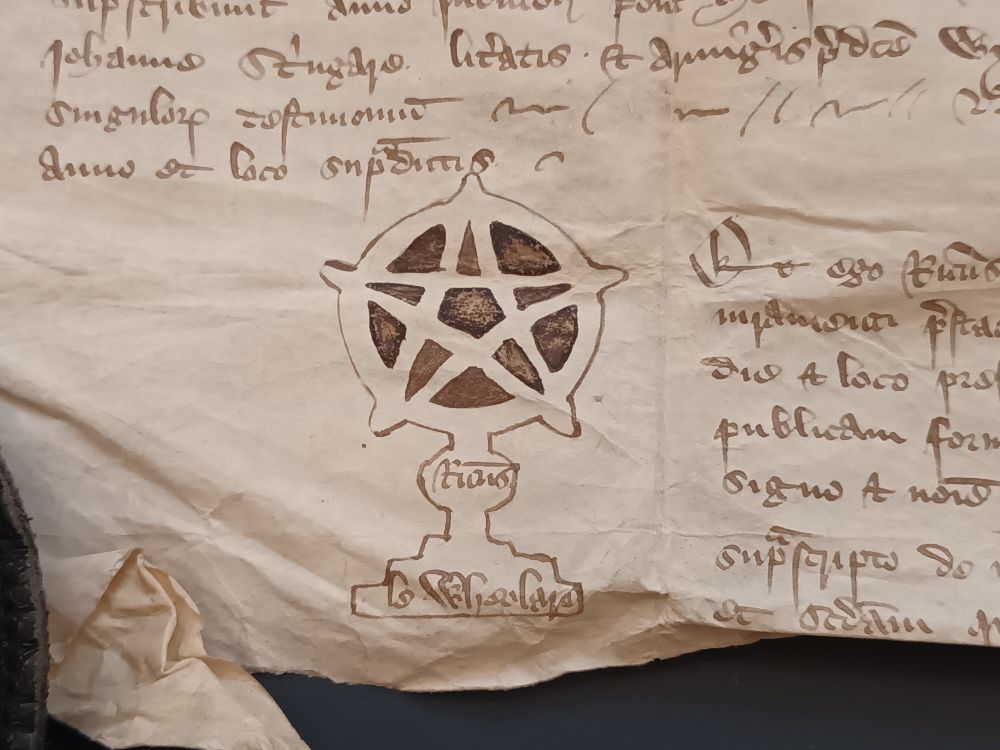 Today's unexpected archival discovery in the @nlireland.bsky.social. is this spooky pentacle on a late fourteenth century document.

It is the signum or personal sign of a notary called Richard Wheeler.

#Archives #Manuscripts #Medieval #Ireland #Halloween 