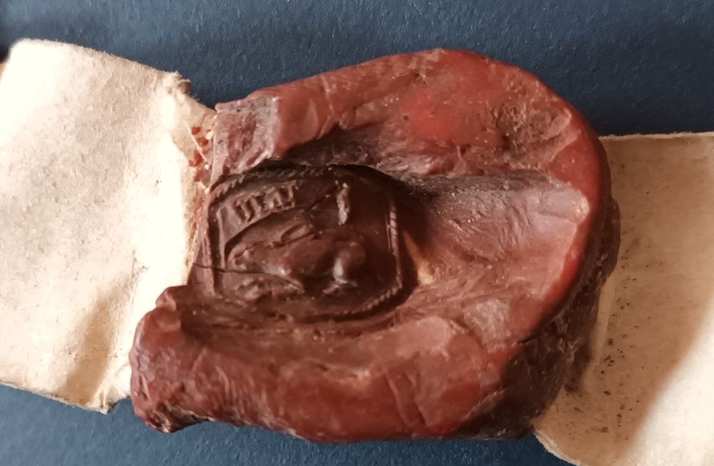 A good impression of the seal of Robert Herbrigg attached to a deed from 1412 at @nlireland.bsky.social. In what may be an example of Canting Arms (or a coat of arms which puns on its bearer's name), the seal has a hare on it in good detail (not least it ears).