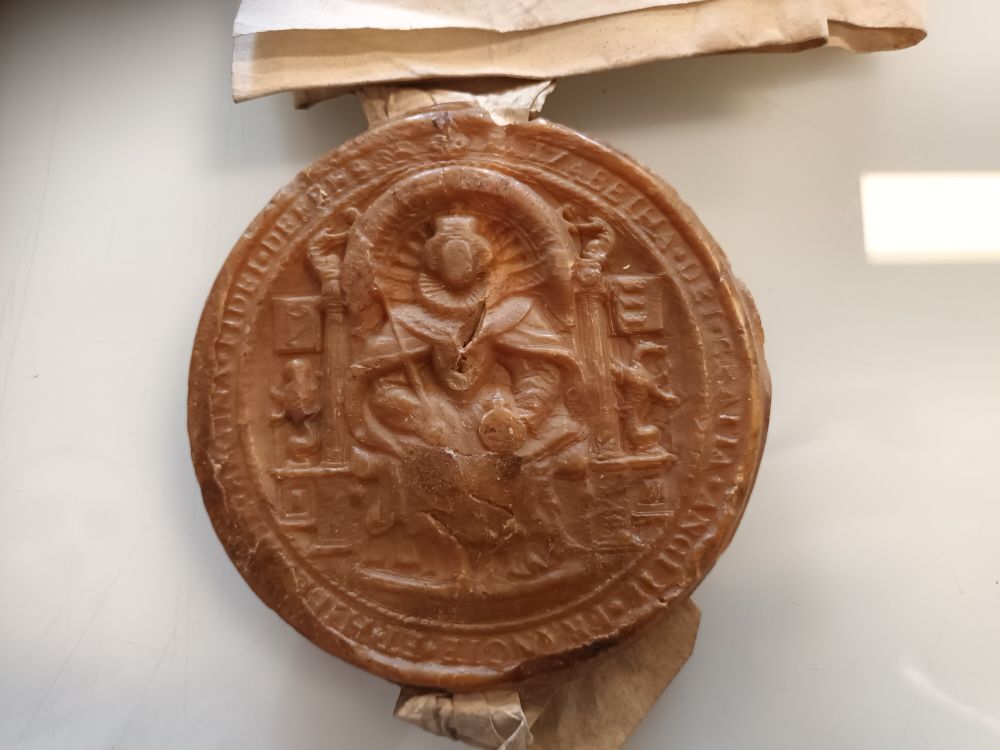 A well preserved Irish Great Seal of Elizabeth I attached to a deed from 1597 at the @nlireland.bsky.social