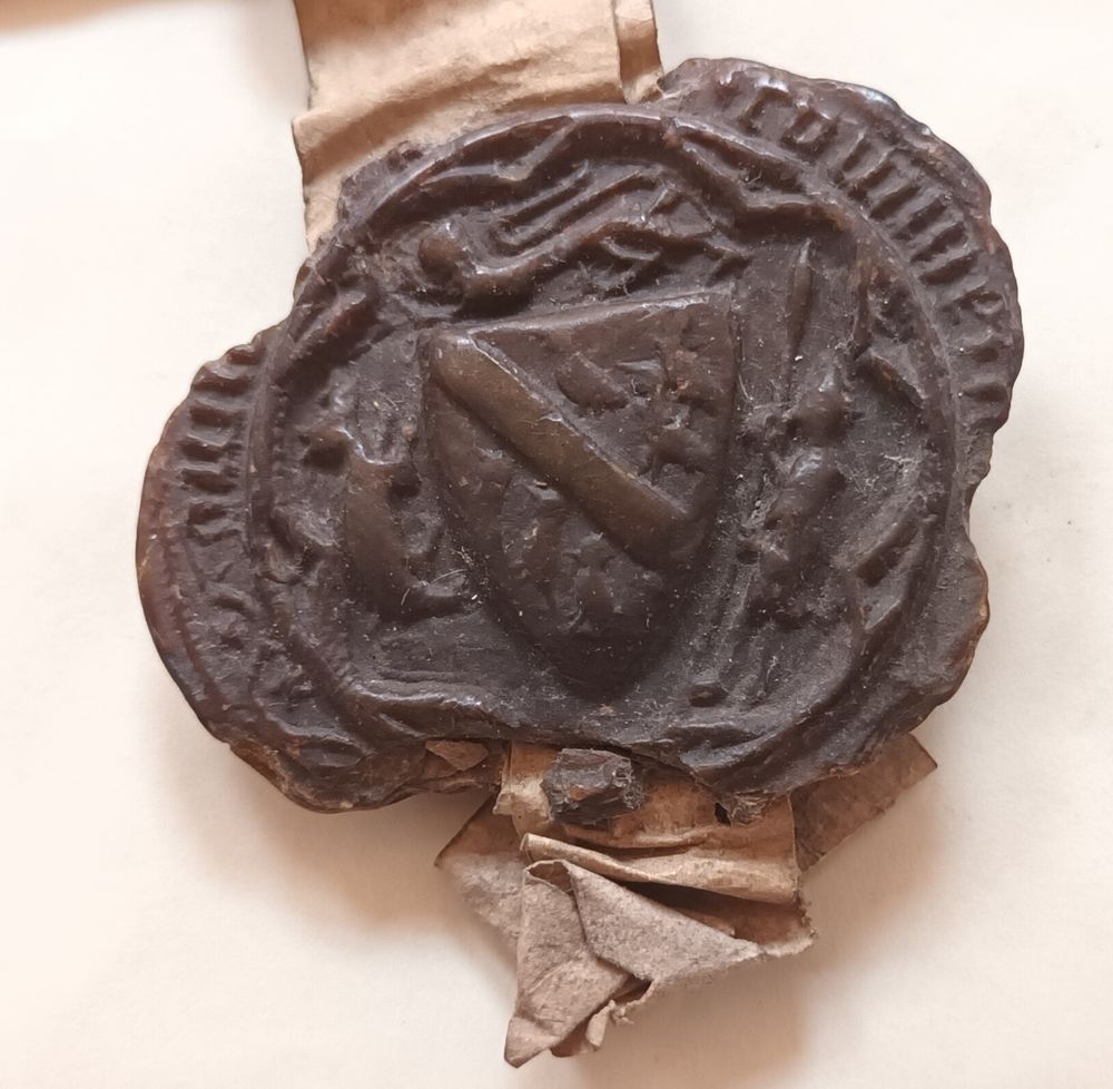 Good impression of the seal of the town of Dundalk in County Louth from 1420 at the @nlireland.bsky.social  Really interesting to see a spearman as one of the coat of arms "supporters" which was all too fitting as Dundalk was an English frontier town in the late medieval period.