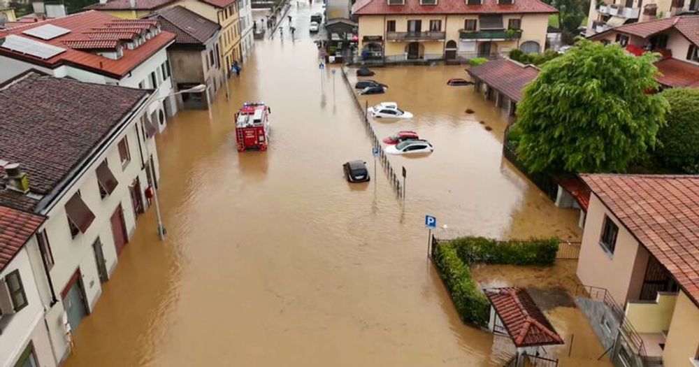 Alluvione nel Milanese, Gessate e Bellinzago sommerse dall'acqua: il video girato dal drone - Il Fatto Quotidiano