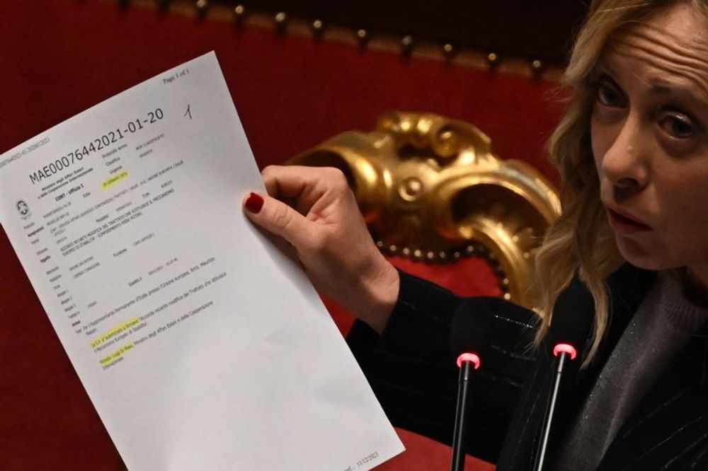 Meloni accusa Conte sul Mes: “L’ha ratificato dopo essersi dimesso”. Ma mostra un fax che la smentisce