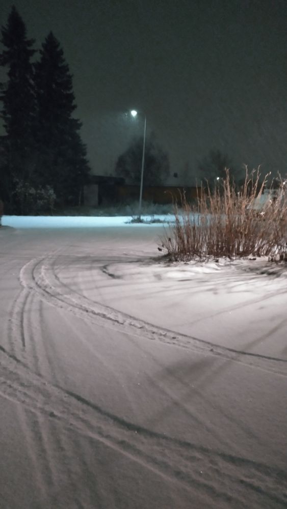 Luminen parkkipaikka.