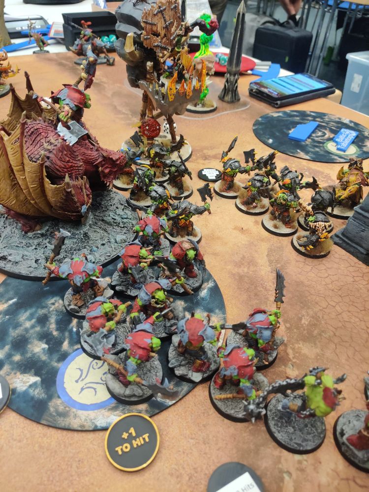 The Big Fight in the center, with my Mawkrusha and Brutes decimating their 2x10 Brutes.