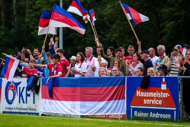 Impresija serbskeho fanoweho bloka na wotewrjenju Europeady 2024 © Jörg Stephan (2024)