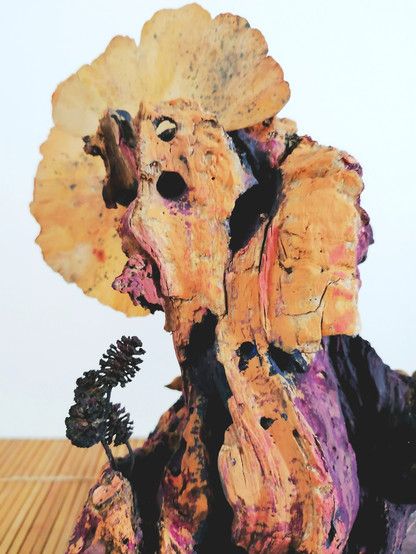 Bout de bois, un peu d’argile, des feuilles de ginkgo et de liquidambar, graines d’aulne et de badiane (ou anis étoilé).
