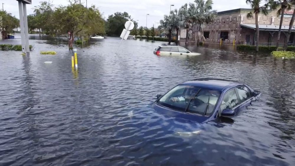 Place au nettoyage après le passage de l'ouragan Milton en Floride