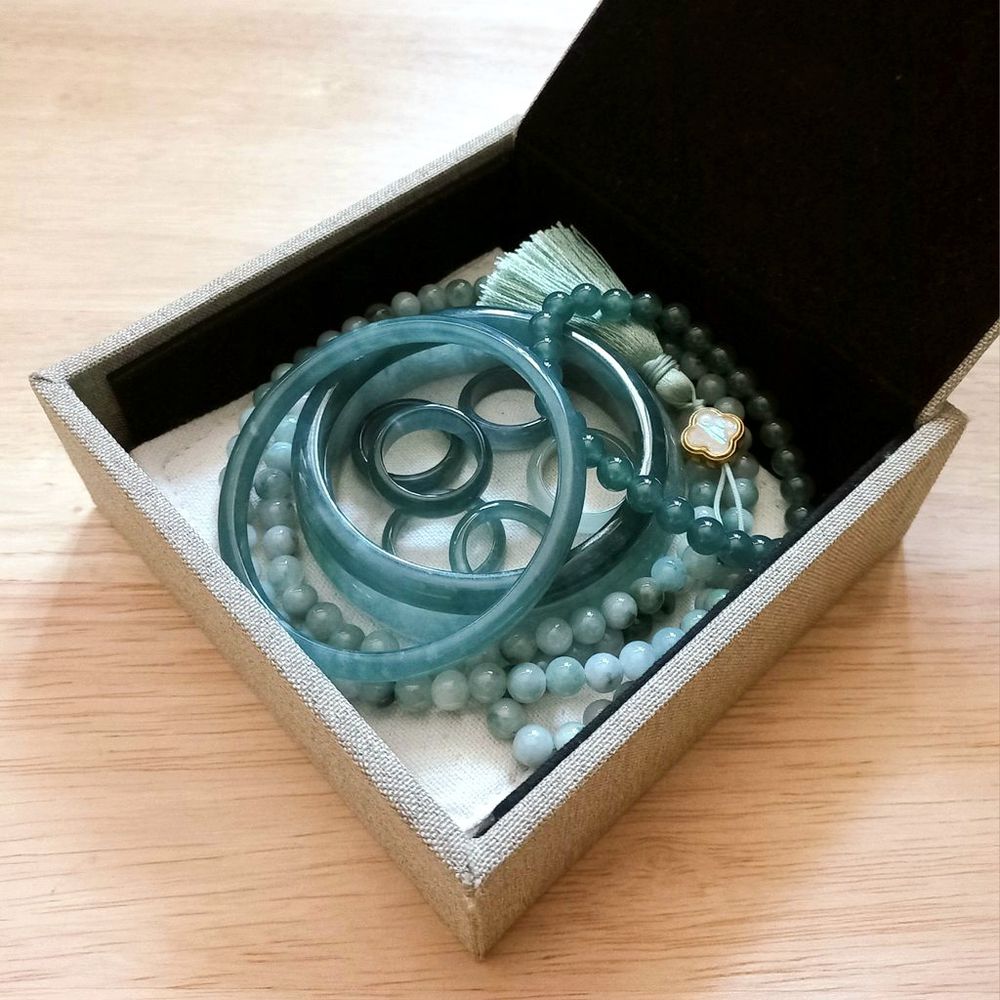 비취 목걸이, 팔찌, 반지