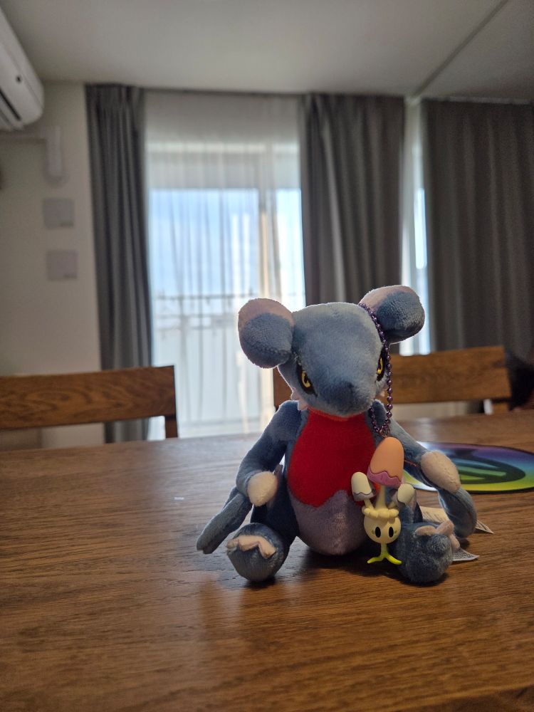 蓄光フィギュアチャームのネマシュとPokémon fitのガバイト