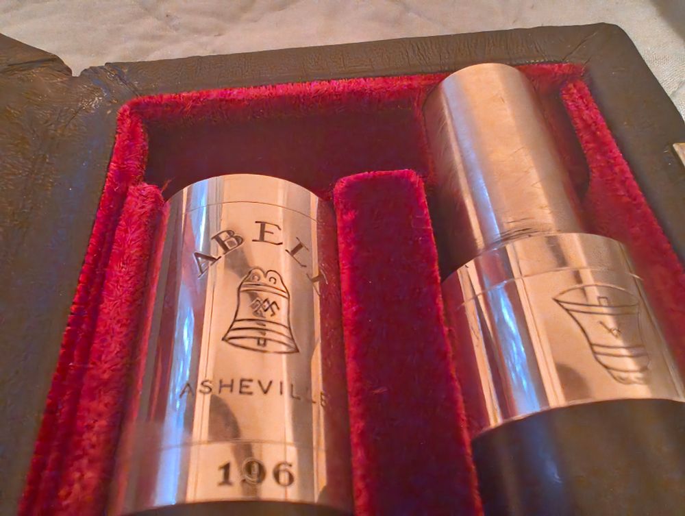 Photo en gros plan de la marque de ma flûte, une Abell Asheville 196 en grenadille