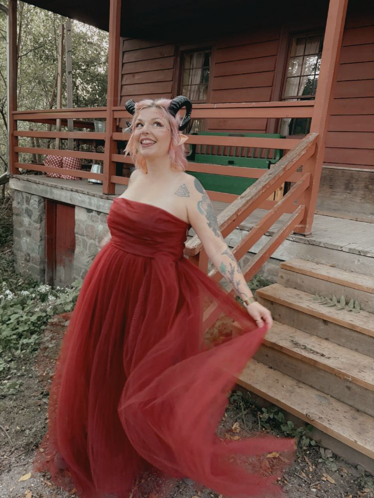 me dressed as a tiefling looking adorbs