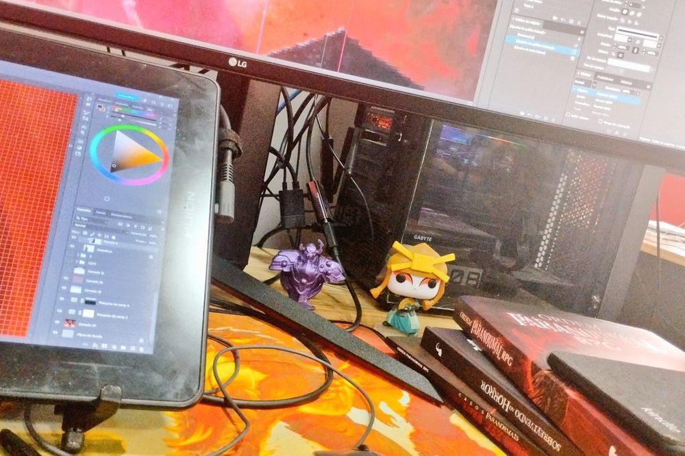 Uma foto de uma parte da minha estação de trabalho