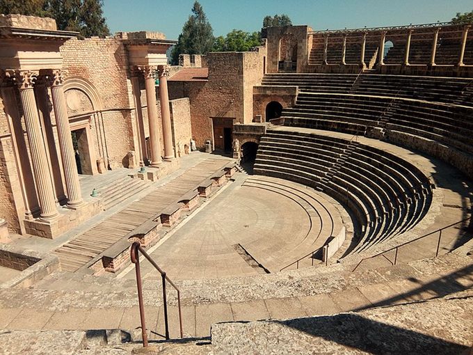 Teatro de Calama, pagado por Aelia Restituta