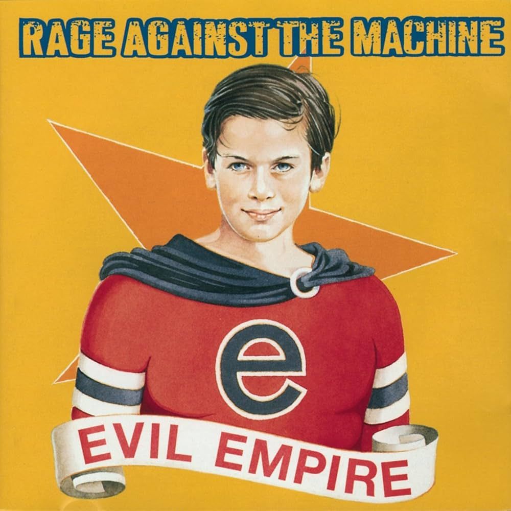 Pochette de l'album Evil Empire de Rage Against the Machine.
Sur fond jaune avec une énorme étoile orange, on voit le buste d'un  jeune homme brun au visage et au sourire de "chérubin", revêtu d'un costume de super-héro des années 50-60 avec un gros "E" sur le torse.
C'est pas MEGA-fin dans la critique des US je ne vais pas tenter de faire une analyse d'image, 1 je ne suis pas compétent et 2 ça va être long (et donc rempli d'à peu près et d'erreur évitons ça.) .
RATM eux ils savent de quoi ils parlent plus que moi, c'est intemporel musicalement et dans le propos malheureusement.