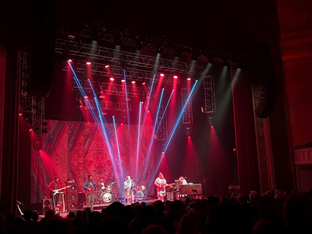 All lights focused in the center on an angel 