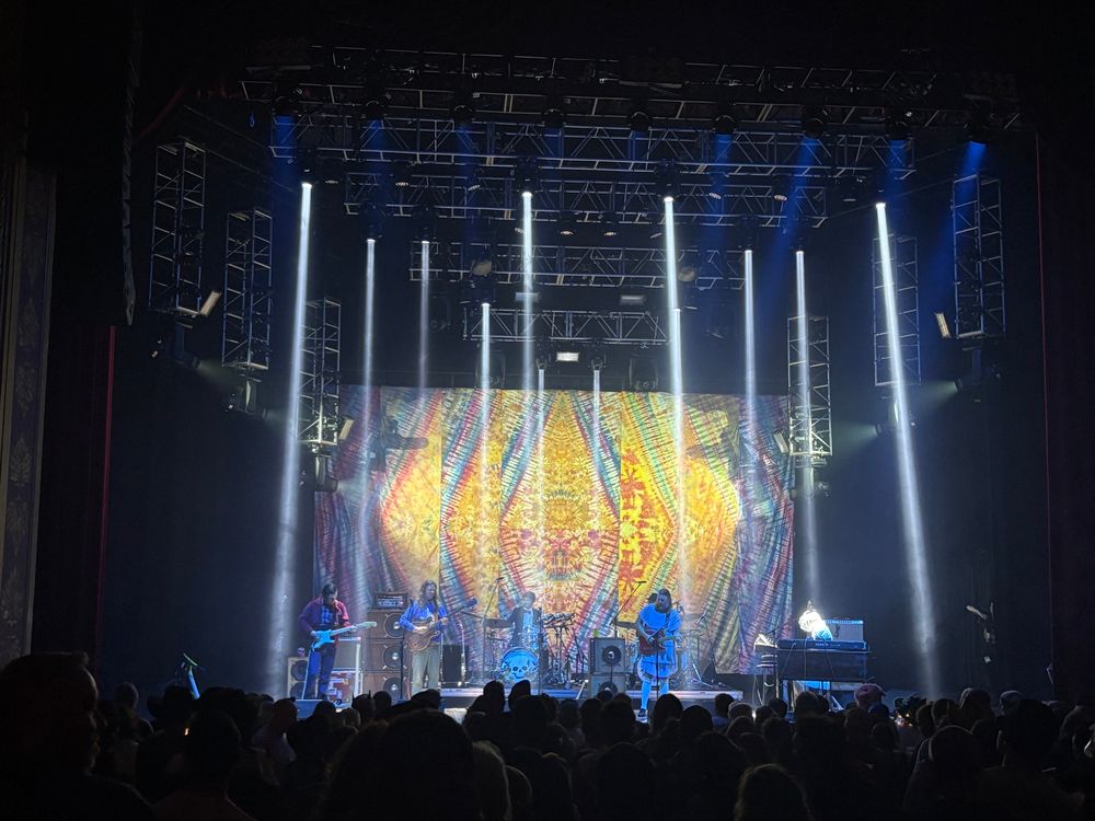 The cage lighting look 