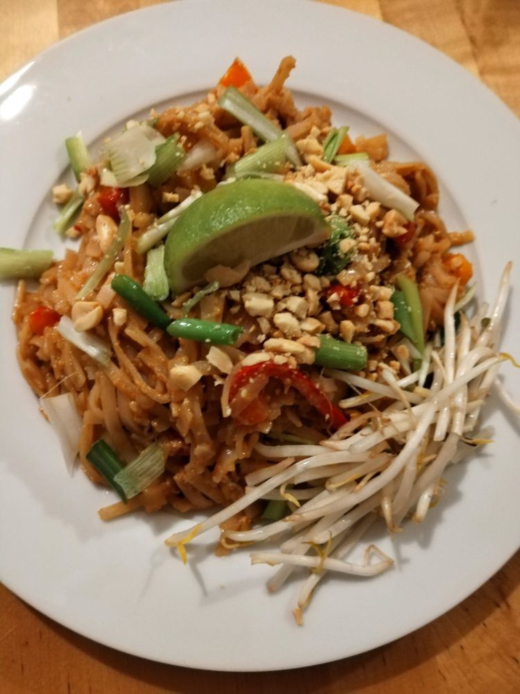 Pad Thai. Rice noodles, red pepper, spring onion, bean sprouts, chicken, crushed peanuts and a wedge of lime. 