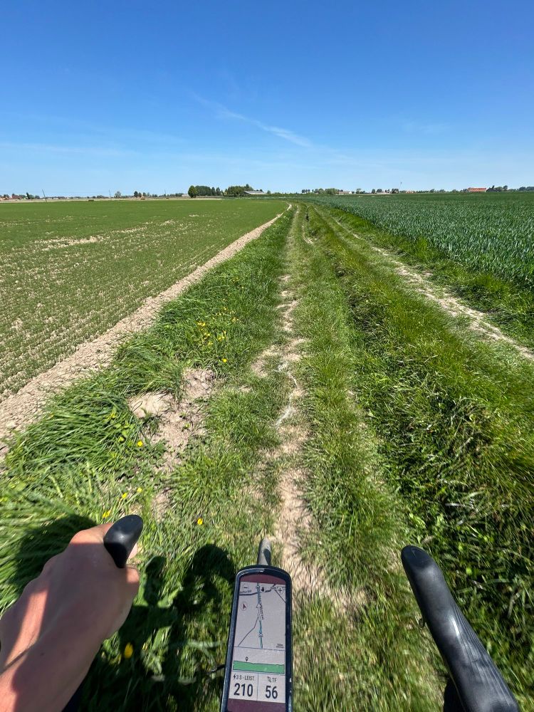 Picture of a very very small offroad path