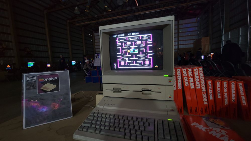 A still of Ms. Pac-Man on an Apple II.
