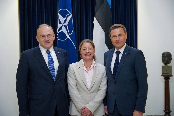 Ed Davey, Helen Maguire and Defence Minister Hanno Pevkur